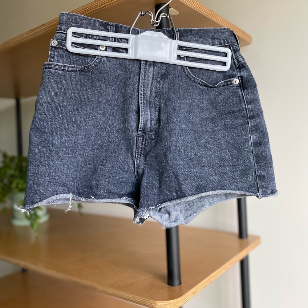 Everlane Way-High Jean Short in Washed Charcoal, Size 25